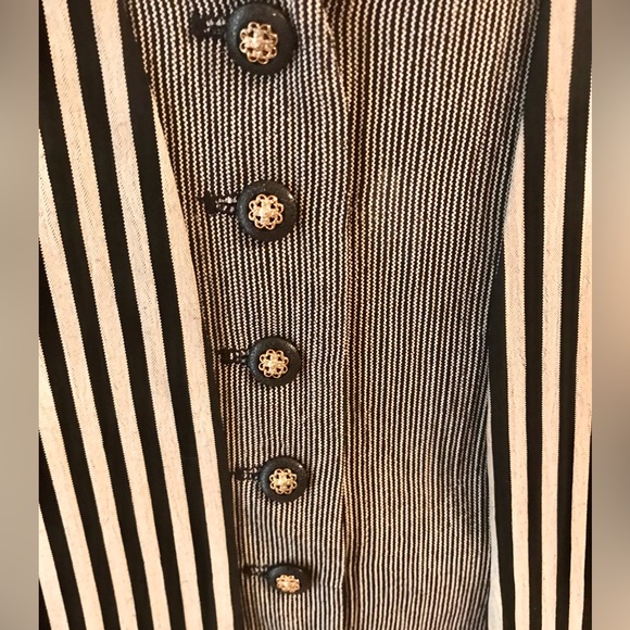 Womens Black and Cream Pant Suit. Perception. Size 10. Rayon and Acetate. - Picture 2 of 5